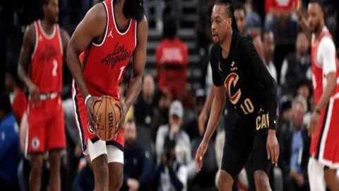 港队逆转毛里求斯10人挑战，艾华顿帽子戏法，时隔两年再迎三连冠佳绩